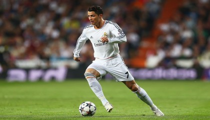 kaiyun app-“季后赛首轮战火蔓延，强队遇强队，实力比拼进入白热化”，2022季后赛